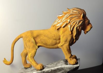 León